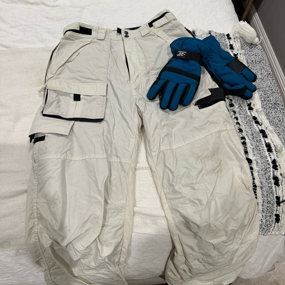 Other - Ski snowboard pants and gloves combo!! Fits a women's M.
